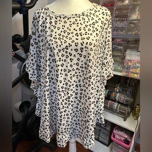 VGUC- dolman top with animal print size Large